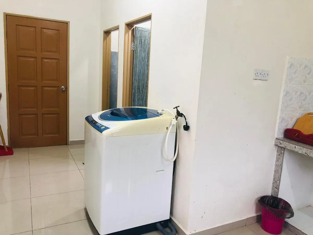 Homestay D'Art Container Balik Pulau