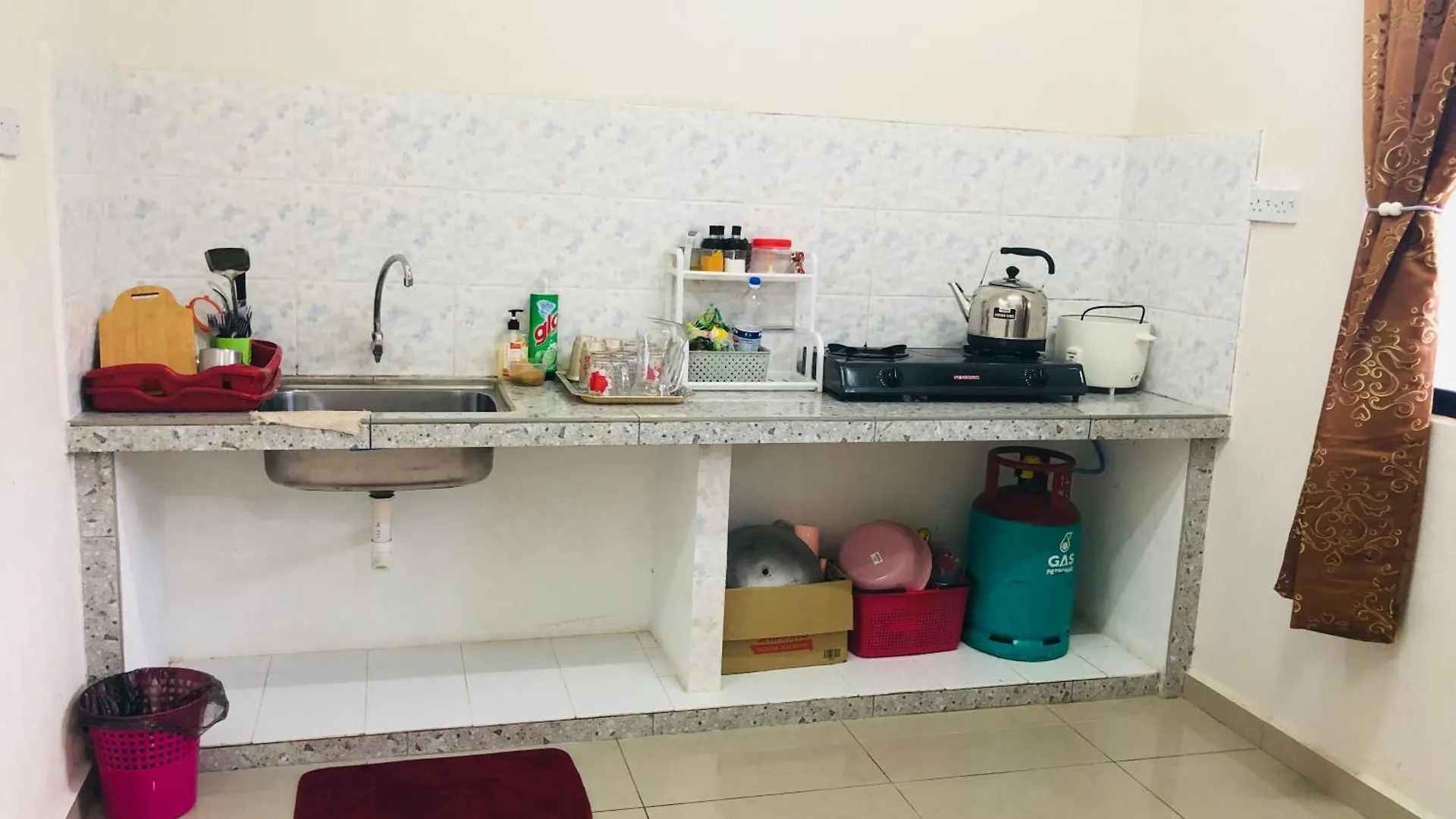 Homestay D'Art Container Balik Pulau Μαλαισία